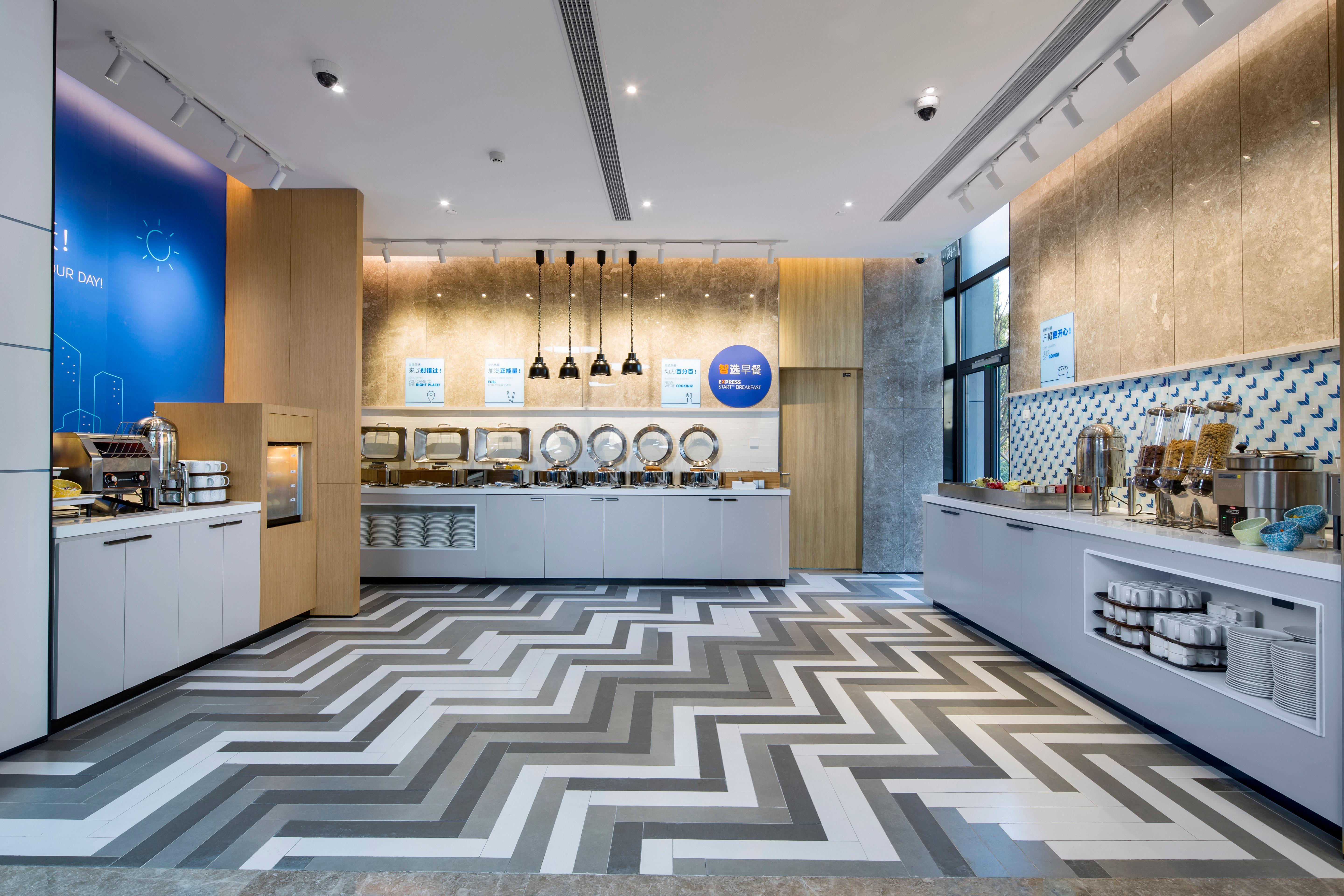 Holiday Inn Express Shanghai Kangqiao By Ihg Экстерьер фото