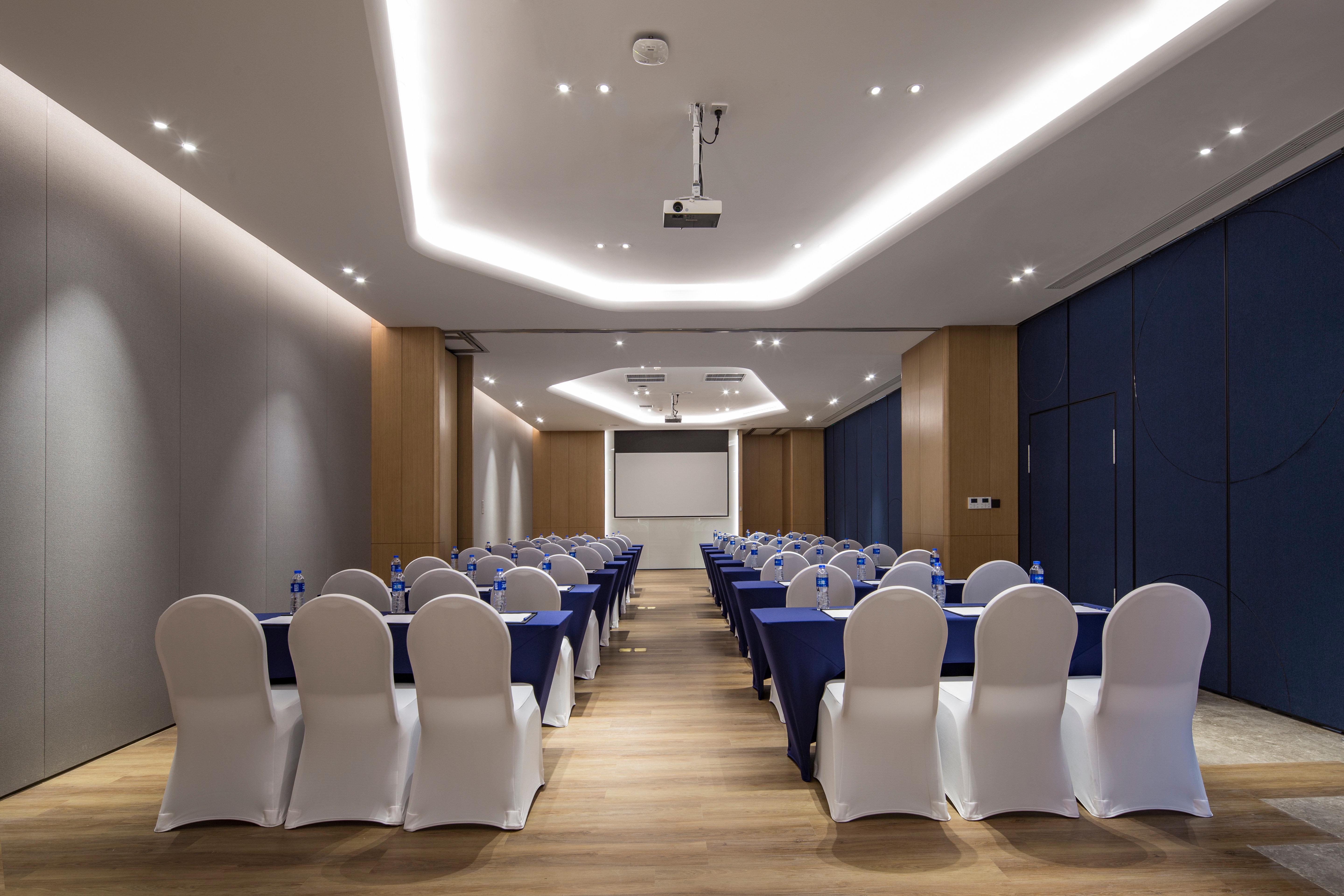 Holiday Inn Express Shanghai Kangqiao By Ihg Экстерьер фото