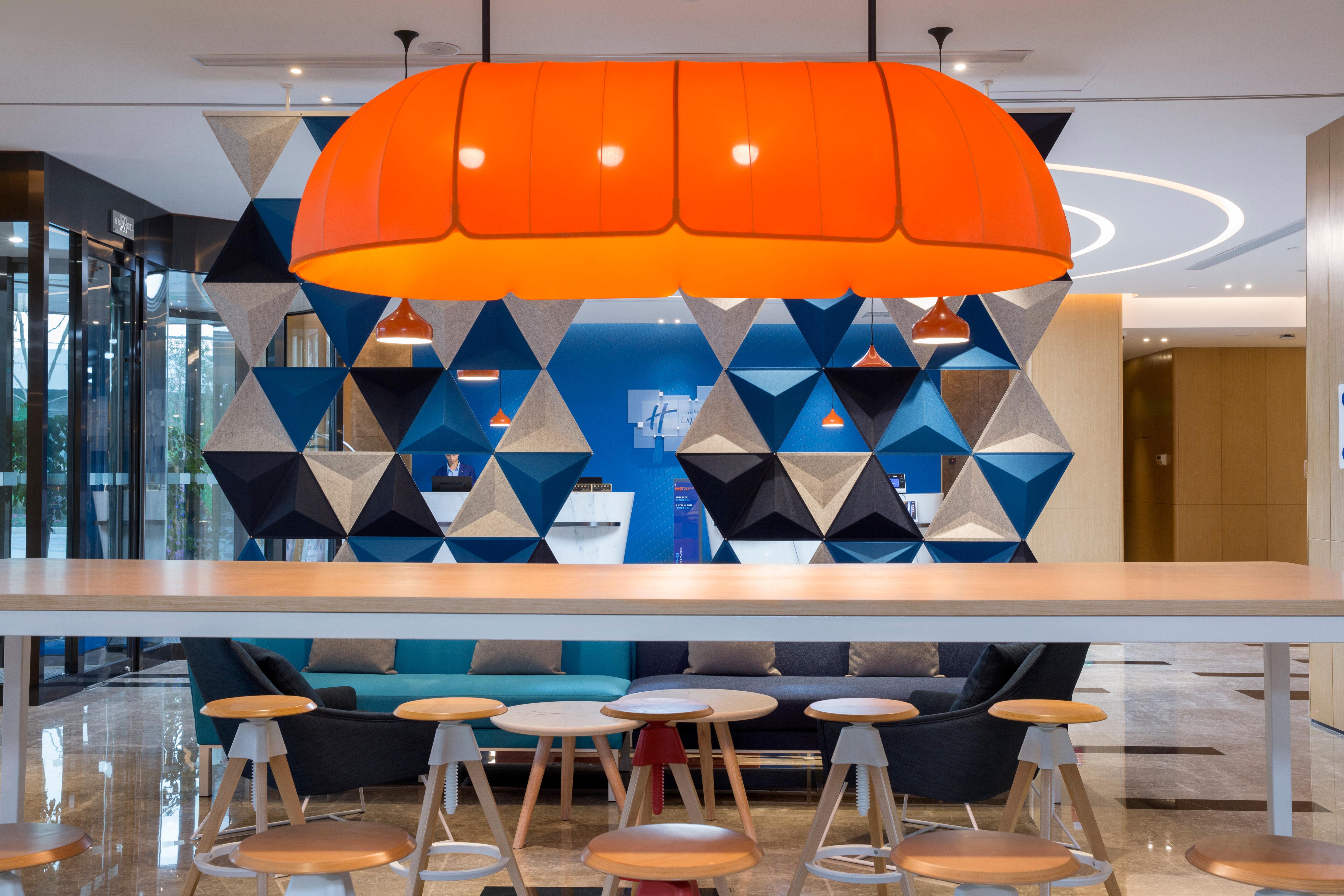 Holiday Inn Express Shanghai Kangqiao By Ihg Экстерьер фото