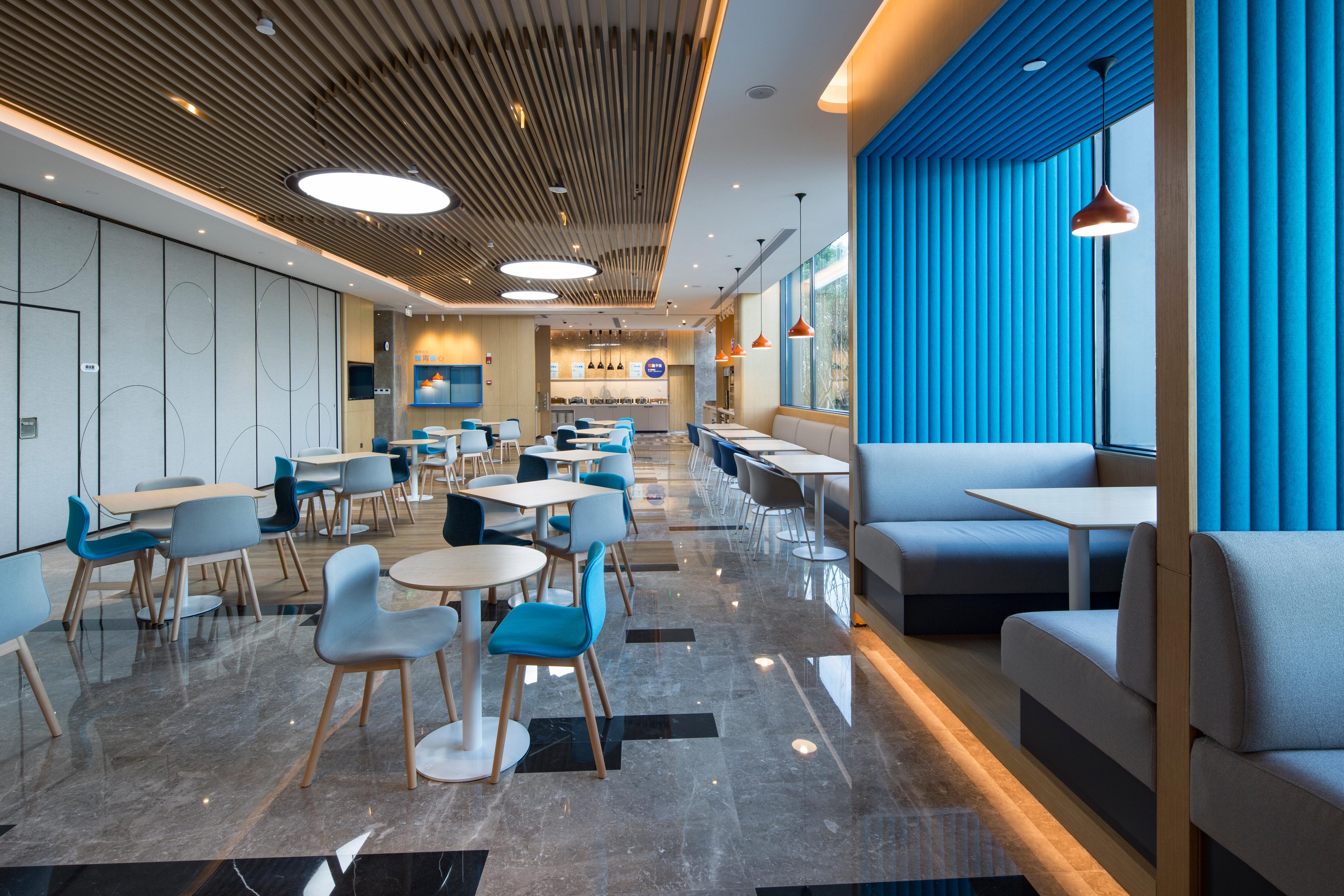 Holiday Inn Express Shanghai Kangqiao By Ihg Экстерьер фото