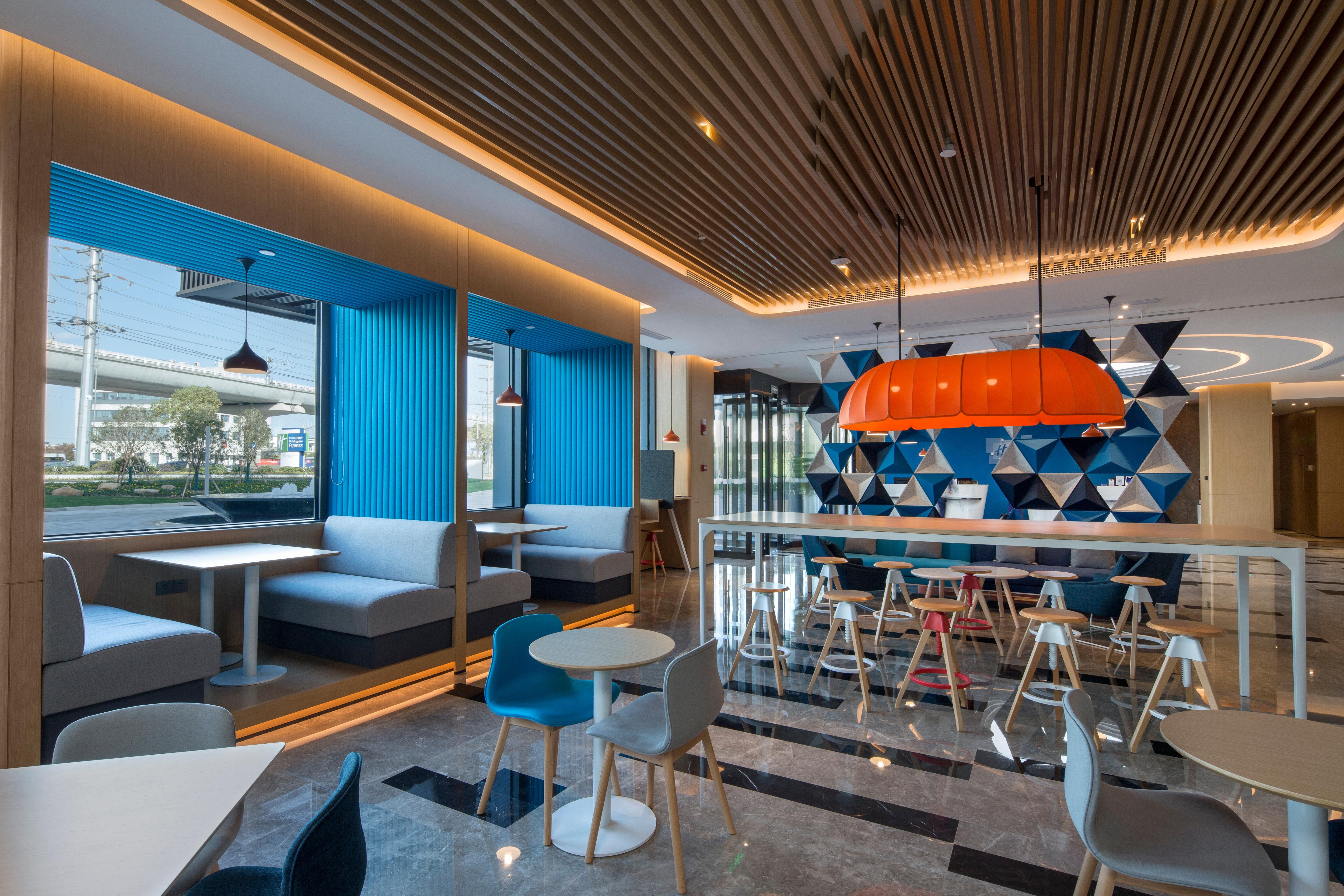 Holiday Inn Express Shanghai Kangqiao By Ihg Экстерьер фото