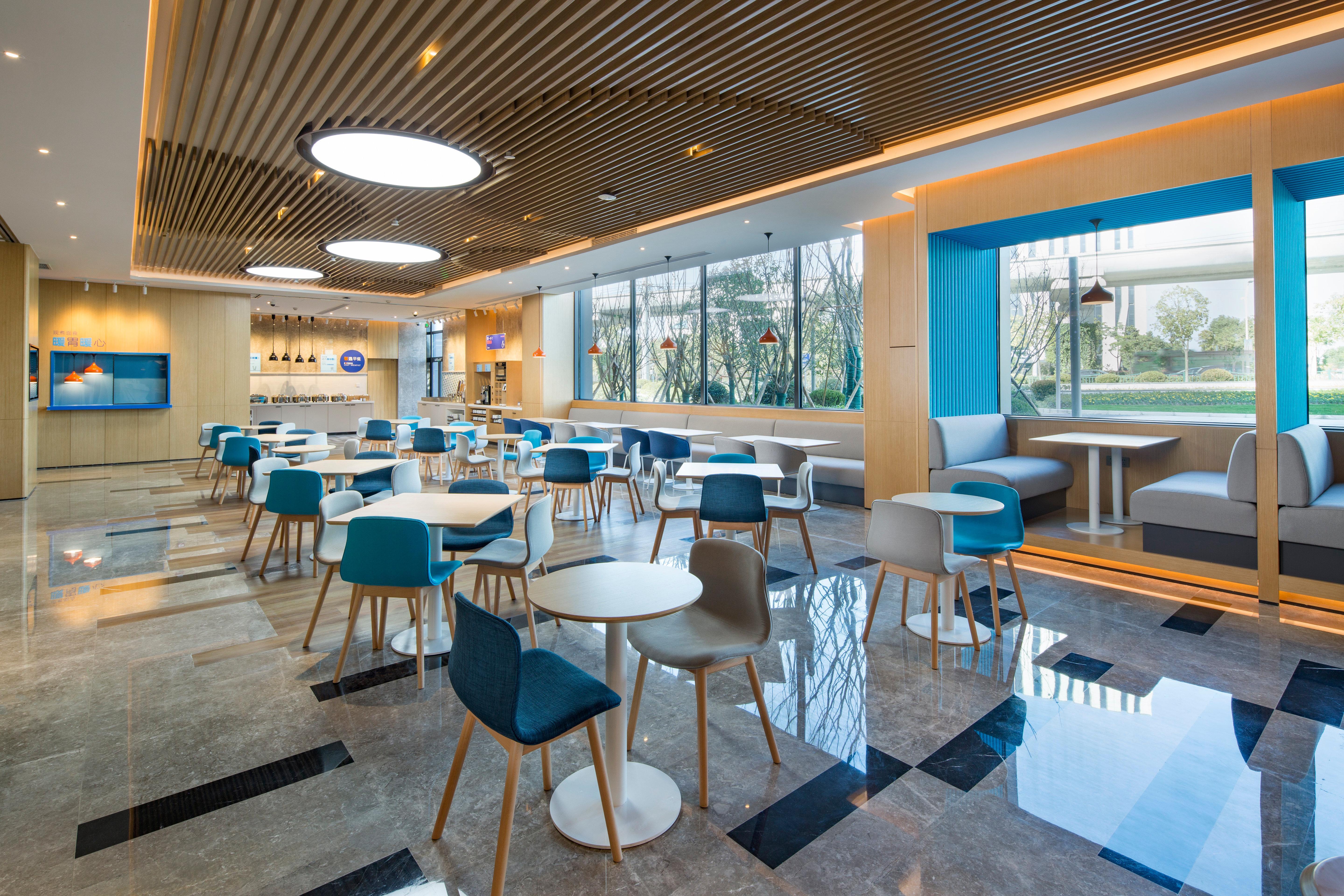 Holiday Inn Express Shanghai Kangqiao By Ihg Экстерьер фото