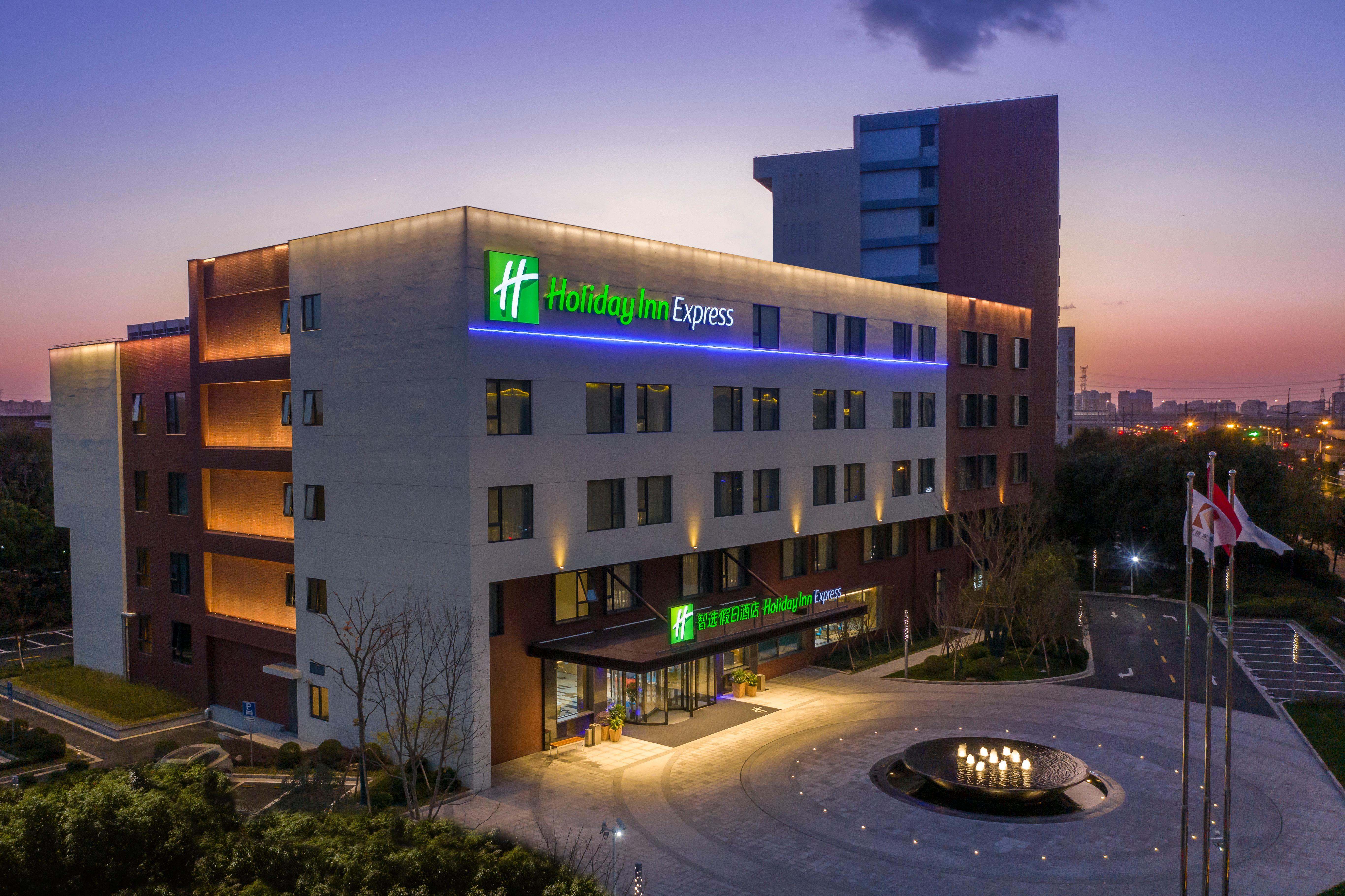 Holiday Inn Express Shanghai Kangqiao By Ihg Экстерьер фото