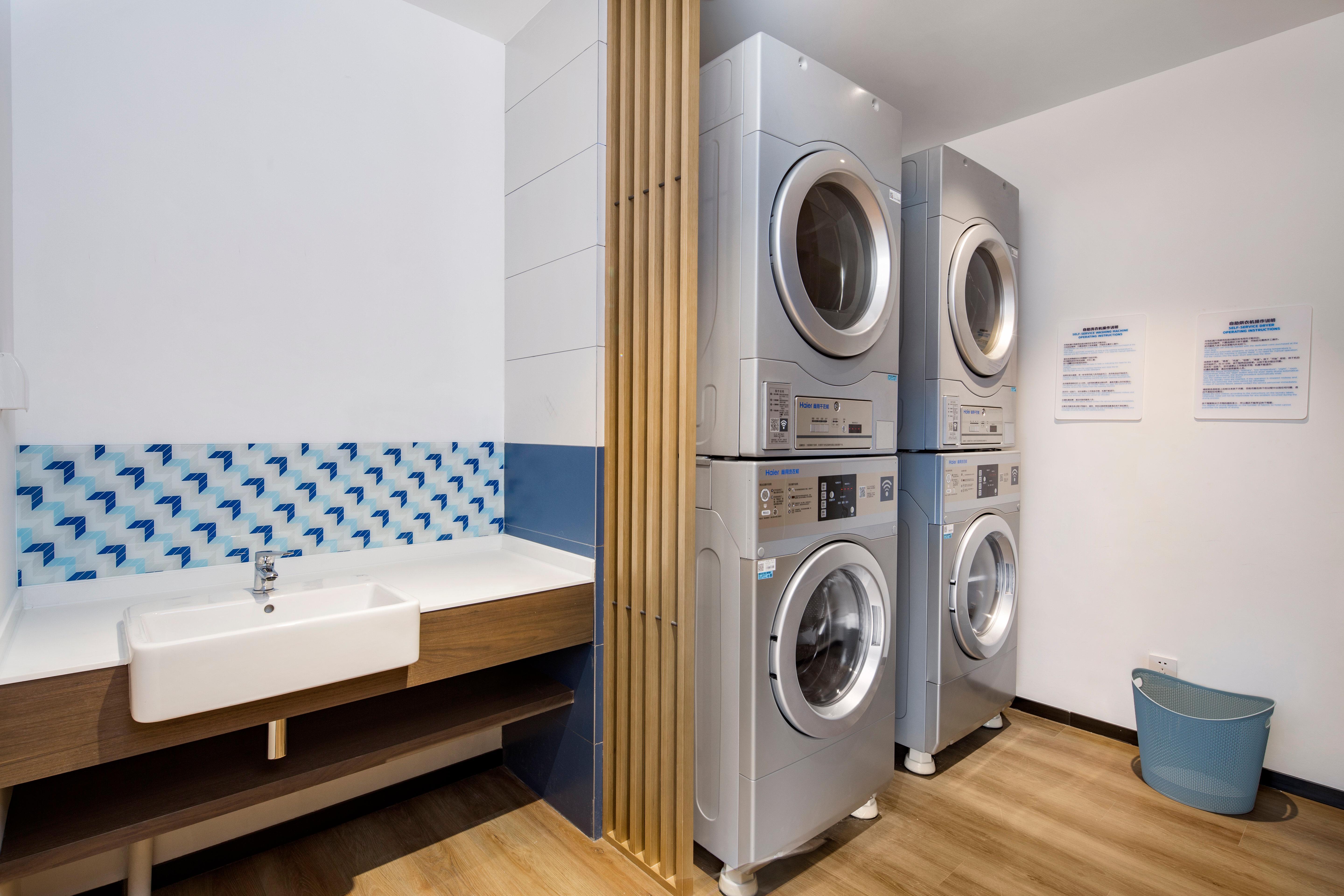 Holiday Inn Express Shanghai Kangqiao By Ihg Экстерьер фото
