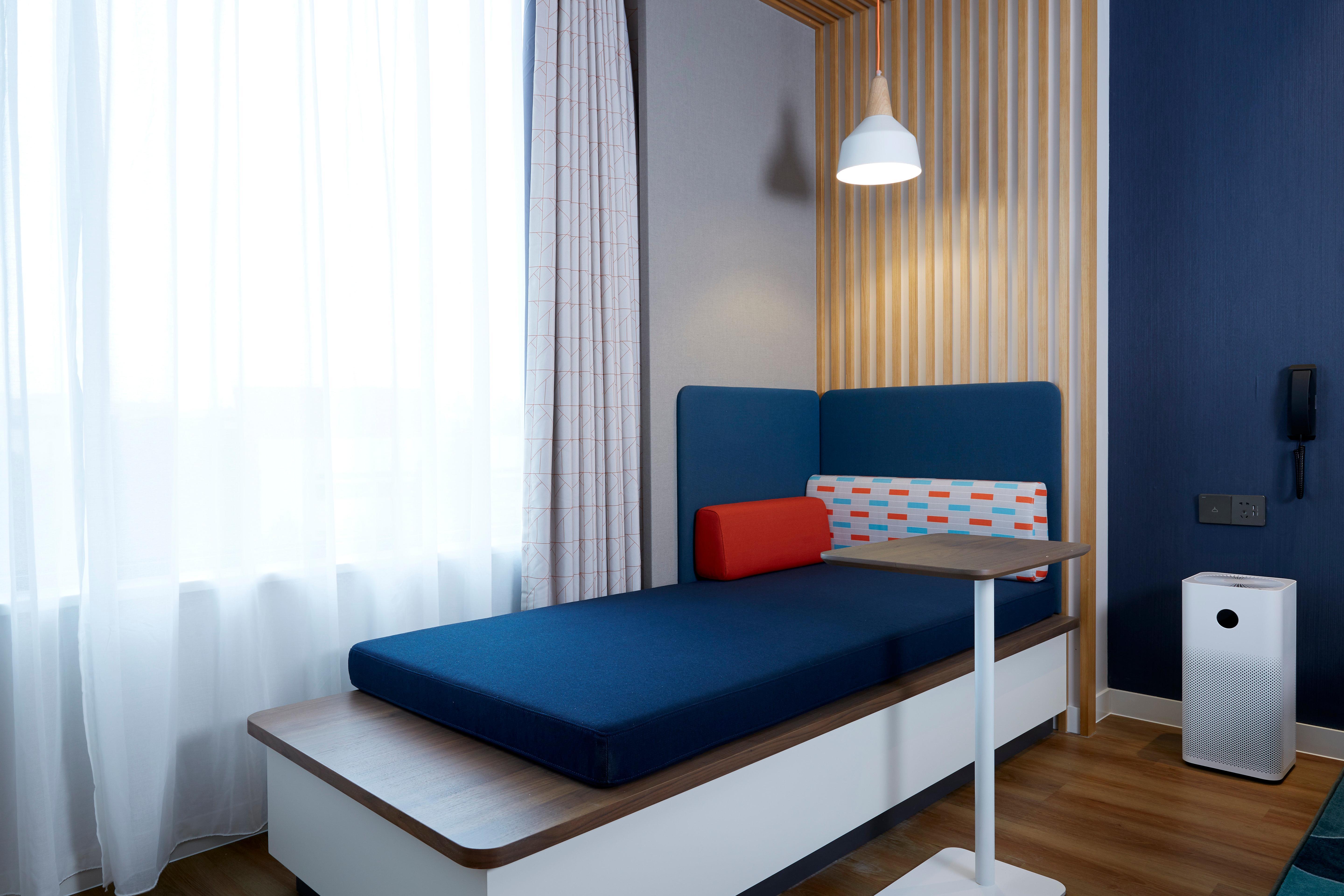Holiday Inn Express Shanghai Kangqiao By Ihg Экстерьер фото