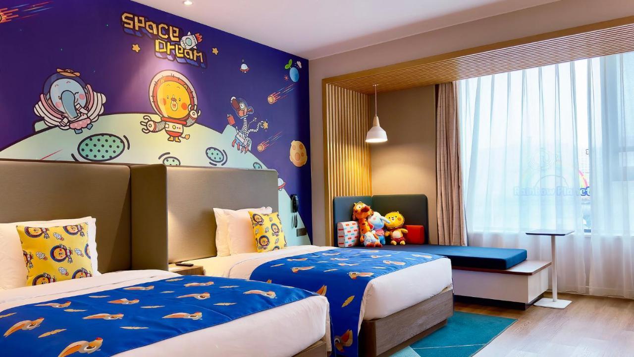 Holiday Inn Express Shanghai Kangqiao By Ihg Экстерьер фото