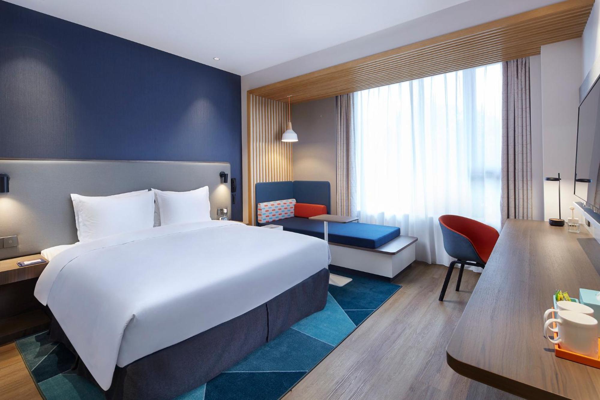 Holiday Inn Express Shanghai Kangqiao By Ihg Экстерьер фото