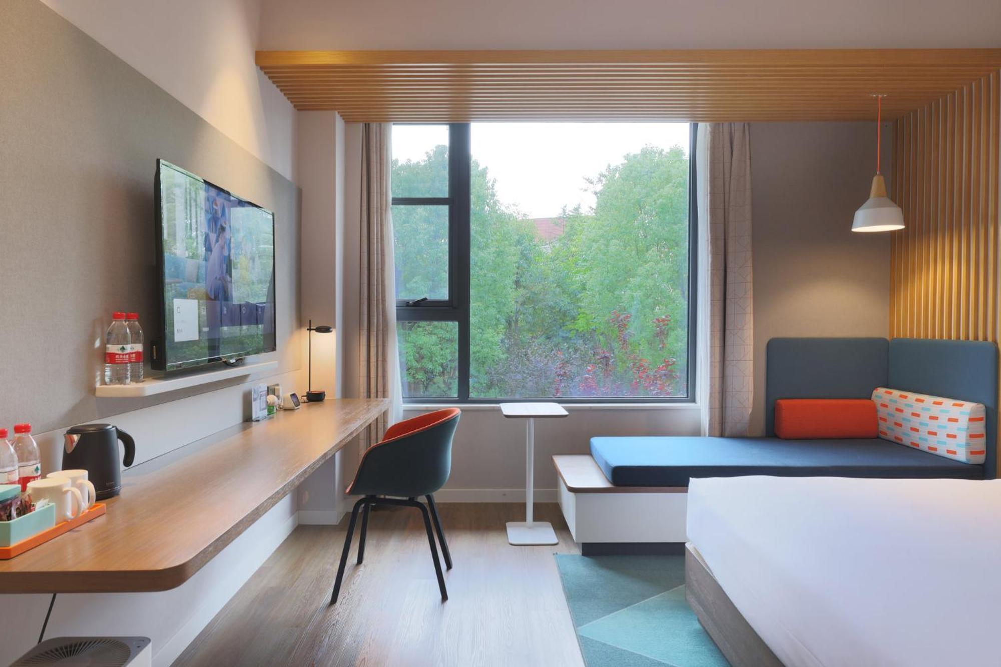 Holiday Inn Express Shanghai Kangqiao By Ihg Экстерьер фото