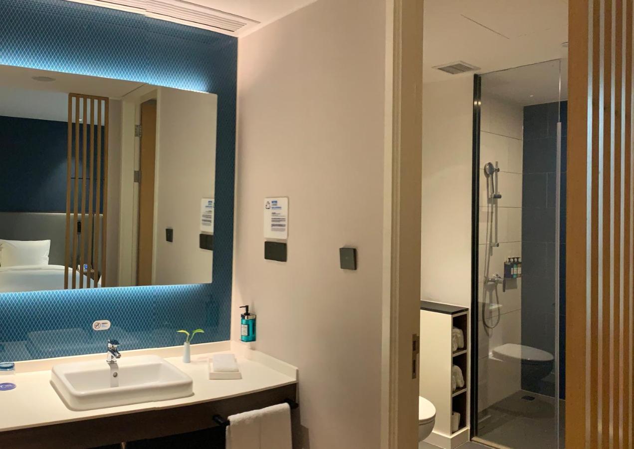 Holiday Inn Express Shanghai Kangqiao By Ihg Экстерьер фото