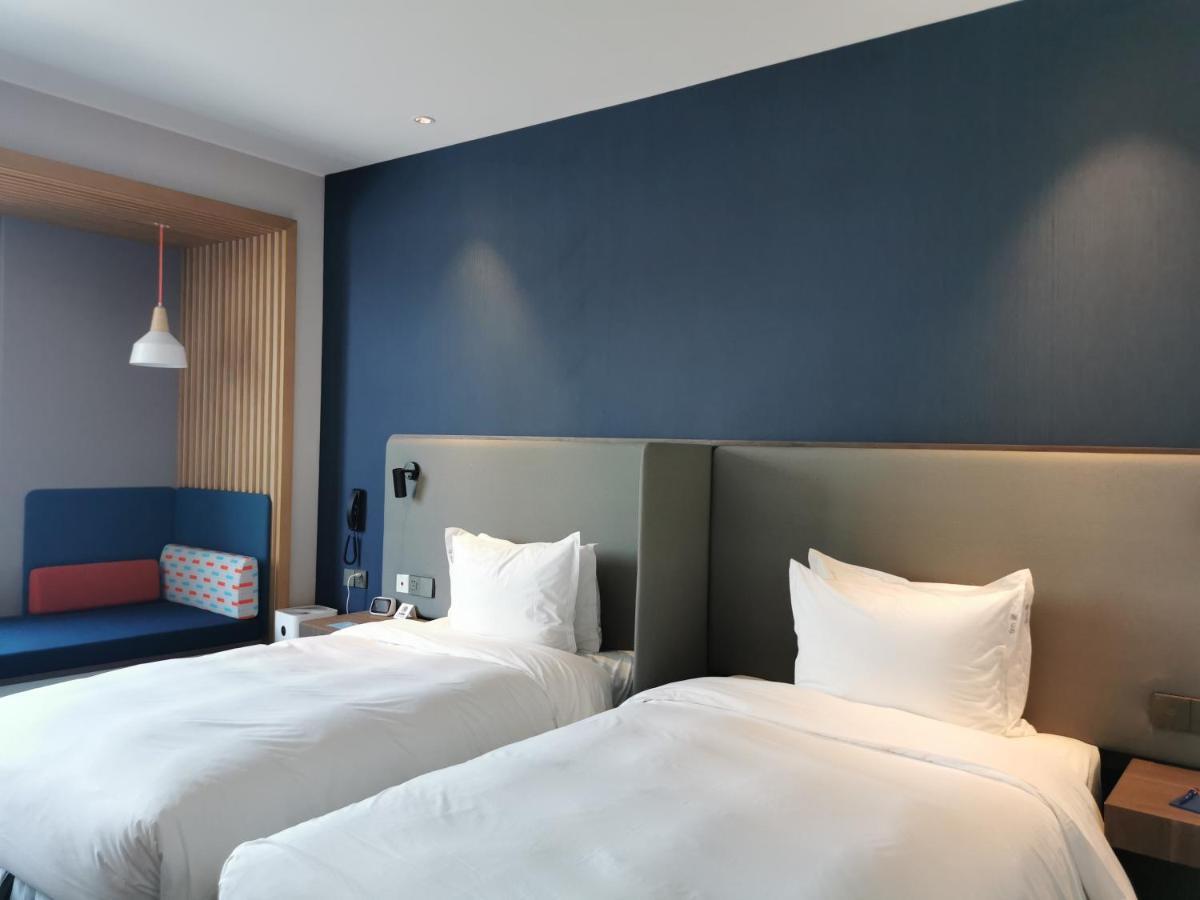 Holiday Inn Express Shanghai Kangqiao By Ihg Экстерьер фото