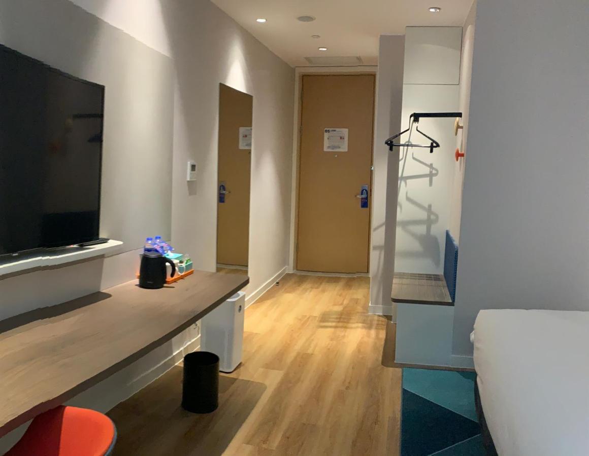 Holiday Inn Express Shanghai Kangqiao By Ihg Экстерьер фото
