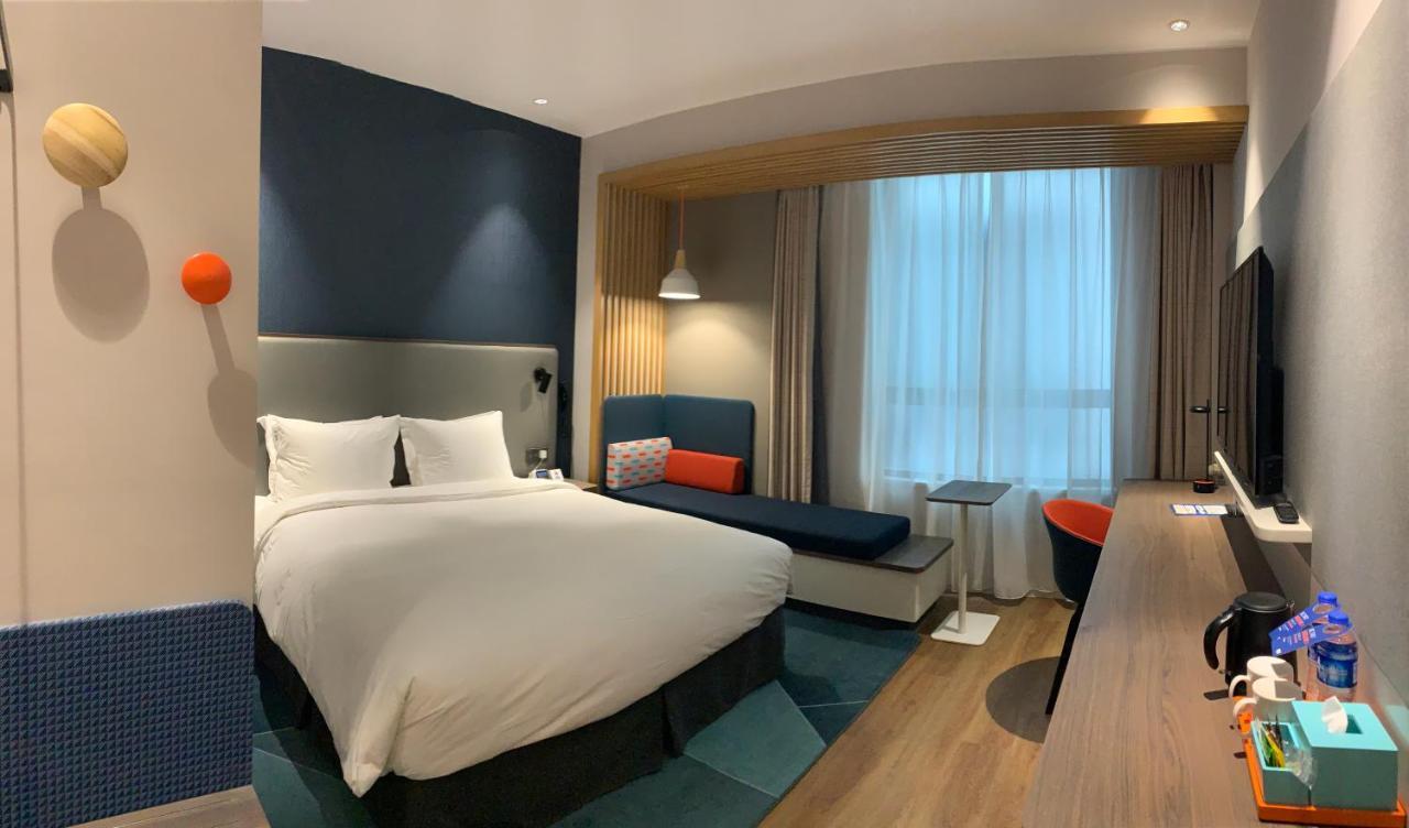 Holiday Inn Express Shanghai Kangqiao By Ihg Экстерьер фото