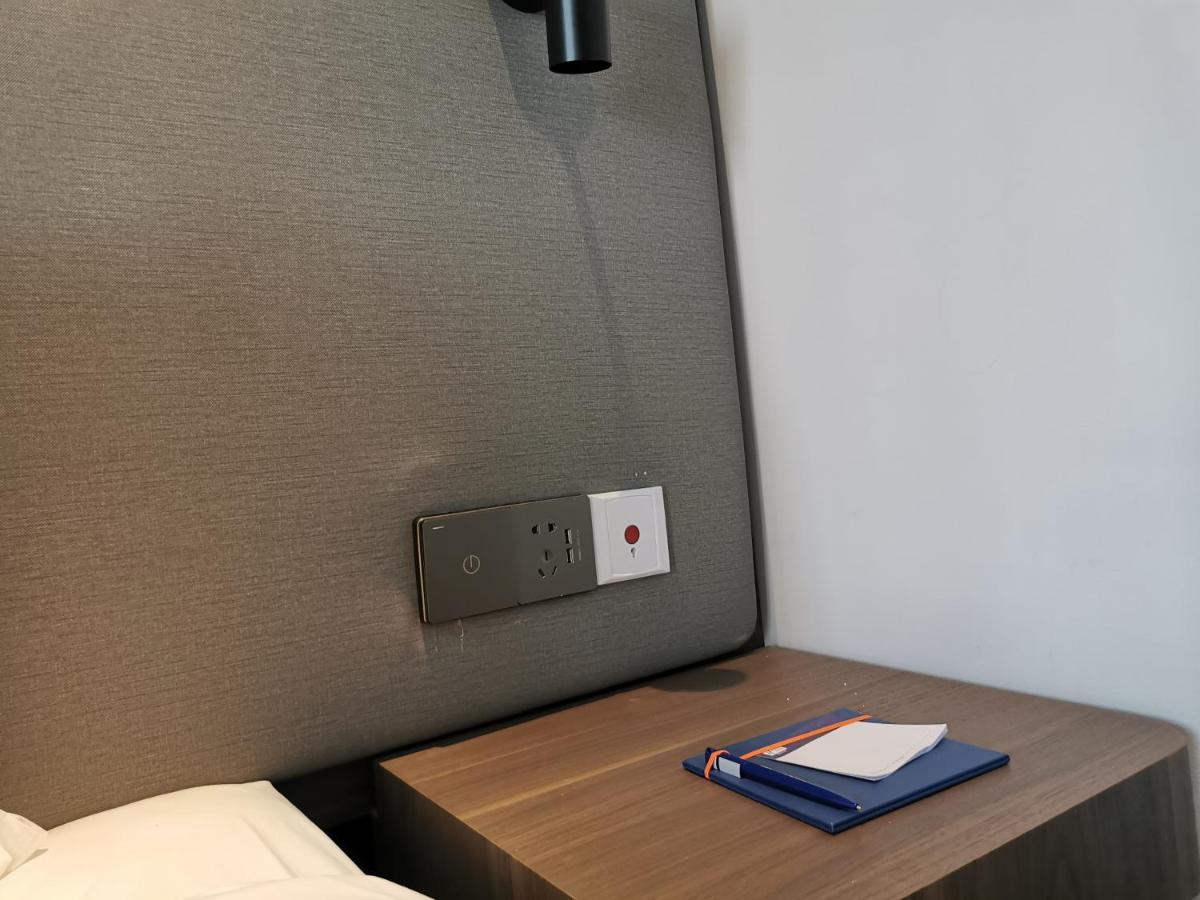 Holiday Inn Express Shanghai Kangqiao By Ihg Экстерьер фото